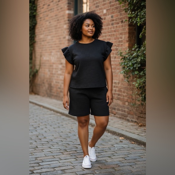 Black Textured Ruffle Sleeve Top and Shorts Set EUC - Picture 2 of 5